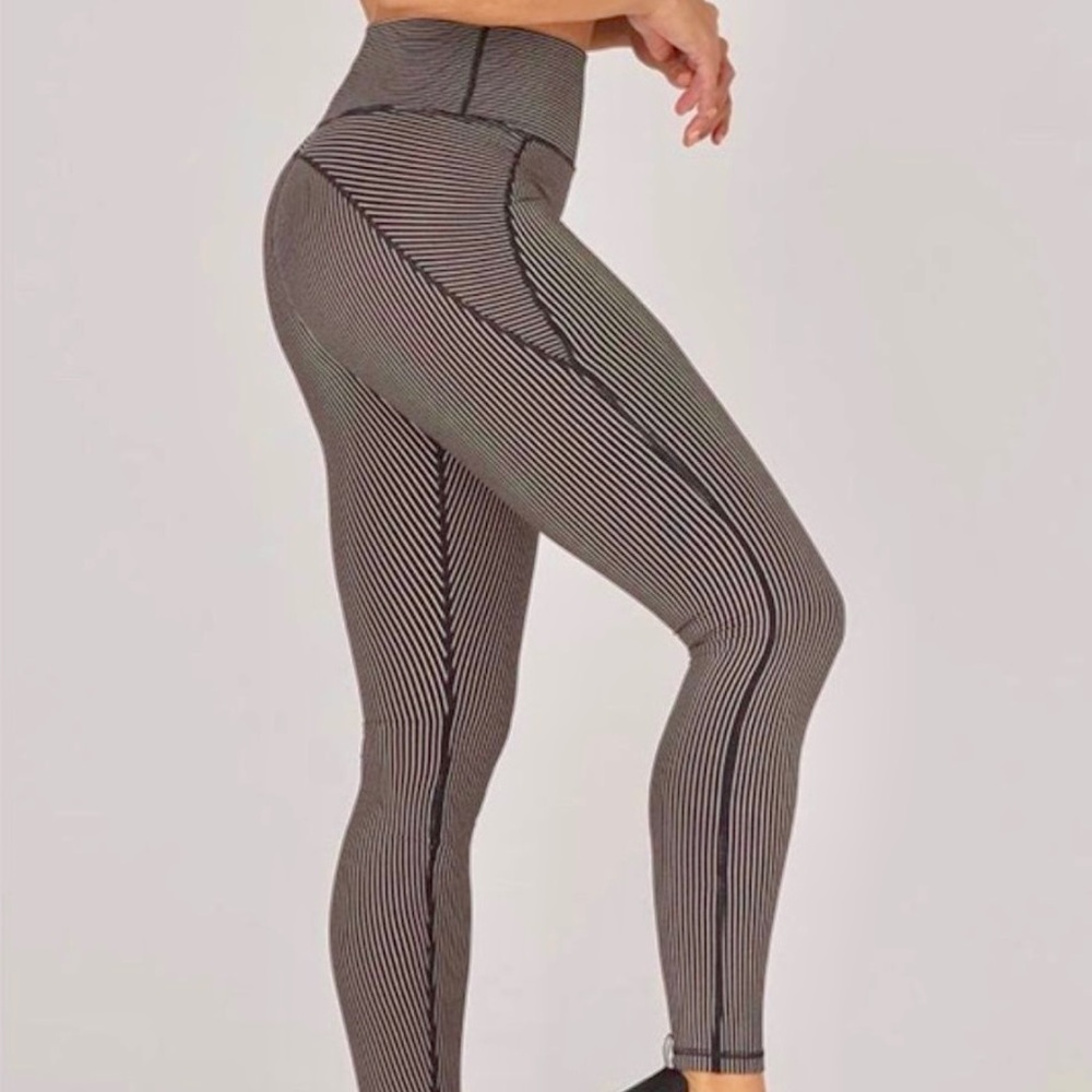 GLYDER NWOT PREMIER BLACK/ ADOBE ROSE STRIPE WORKOUT BRA AND LINEAR LEGGING SET - Picture 7 of 16